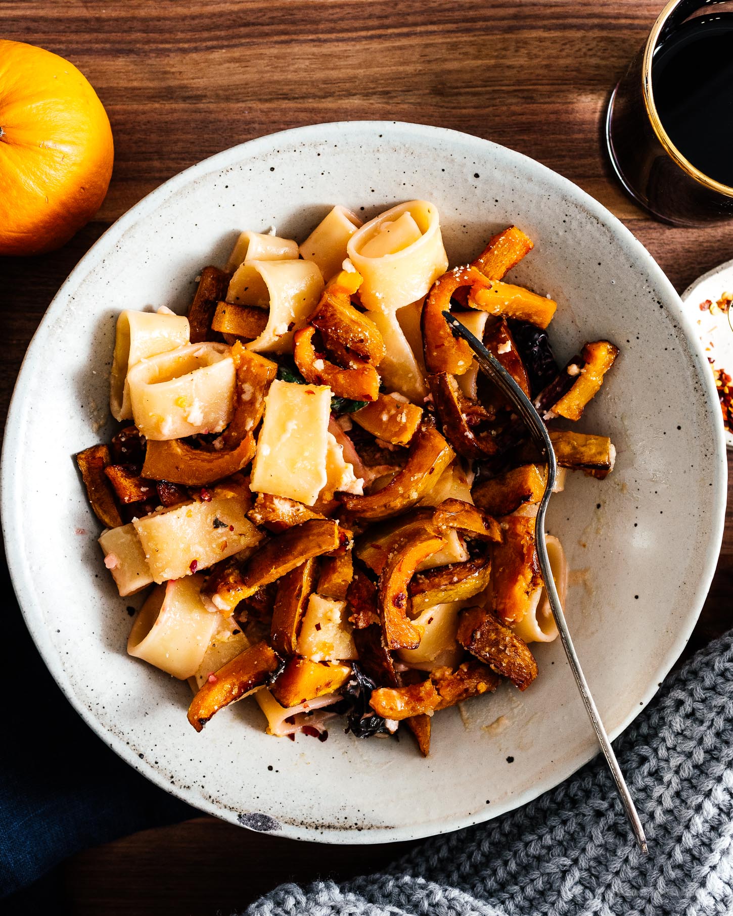 A warm and comforting bowl of fall pasta: pan roasted honeynut squash creamy garlicky noodles. #pasta #dinner #recipe #garlic #honeynutsquash #honeynut #squash
