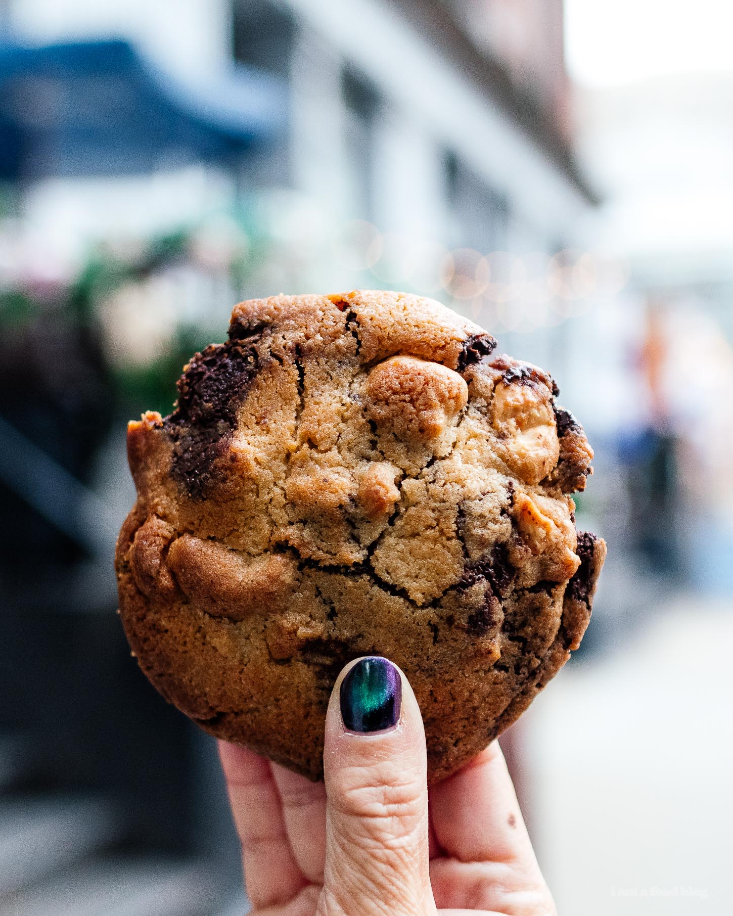 Maman's famous Chocolate Chip Cookie | www.iamafoodblog.com
