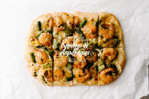 shrimp asparagus pizza recipe - www.iamafoodblog.com