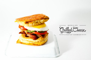 bacon and egg grilled cheese breakfast sandwich recipe - www.iamafoodblog.com