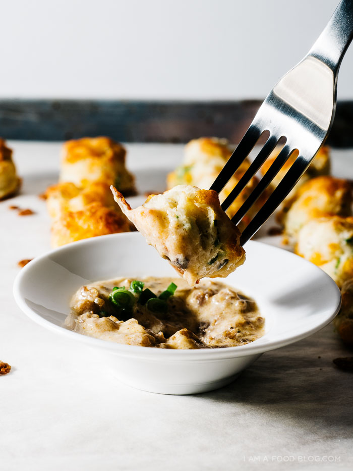 mini biscuits and gravy-12