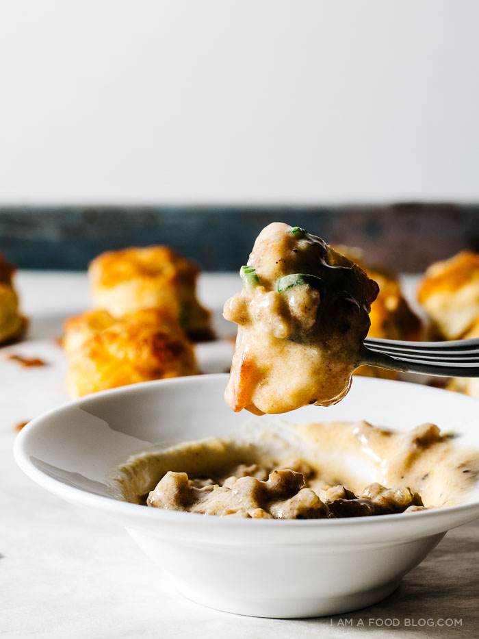 mini biscuits and gravy-13