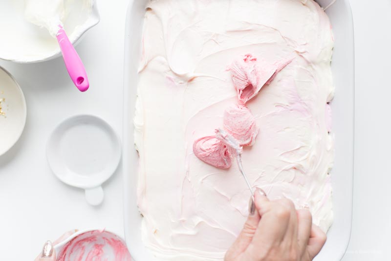 How to Frost a Unicorn Sheet Cake - www.iamafoodblog.com