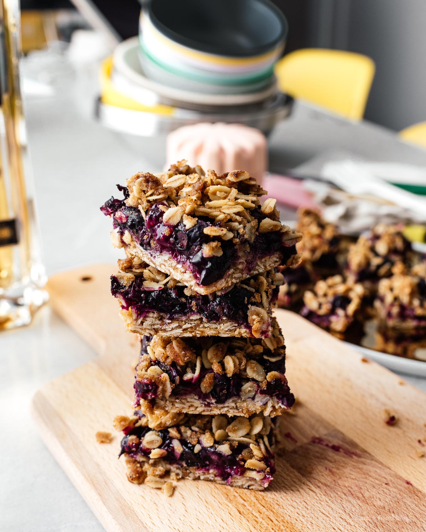 These browned butter blueberry oatmeal crumble bars are bursting with all the goodness of sweet summertime blueberries, nutty browned butter, and heart healthy oats. Make a batch today! #brownedbutter #brownbutter #recipes #dessert #oatbars #blueberrybars #blueberries #oatmeal