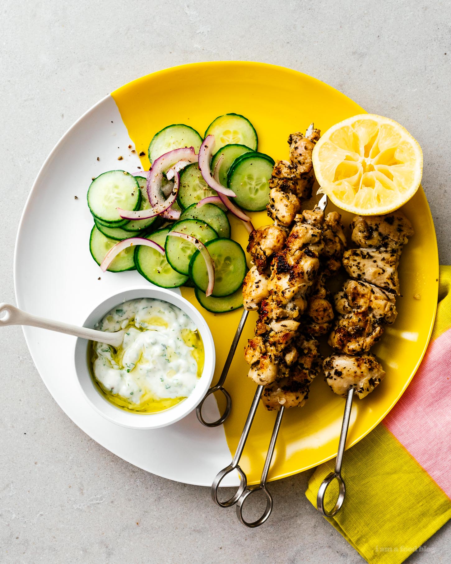 If you love chicken and are looking for a tasty recipe that’s easy to cook in the oven or on the grill, this low carb keto friendly chicken souvlaki is for you! #lowcarb #keto #ketofriendly #ketorecipe #chicken #chickenrecipe #recipes #dinner