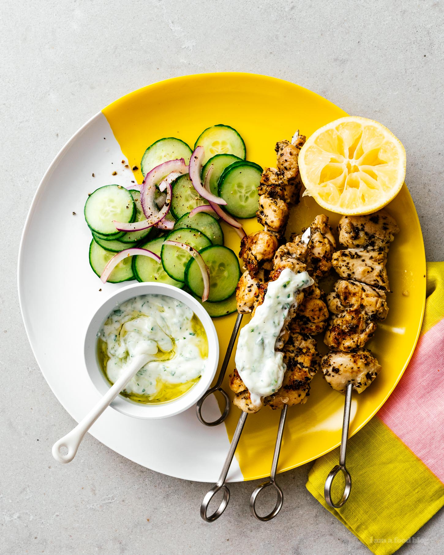 If you love chicken and are looking for a tasty recipe that’s easy to cook in the oven or on the grill, this low carb keto friendly chicken souvlaki is for you! #lowcarb #keto #ketofriendly #ketorecipe #chicken #chickenrecipe #recipes #dinner