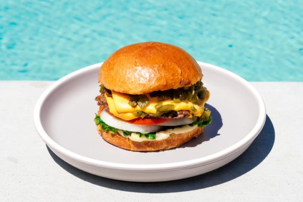 舱口188bet官网网址绿色智利奶酪汉堡可能是来自新墨西哥州的最好的事情。超级多汁，略带辛辣，呵呵很容易上瘾。这就是你要现在就可以制作汉堡的配方。#burger #burgerrecipe #recipes #dinner #dinnerrecipes #cheeseburger #newmexico