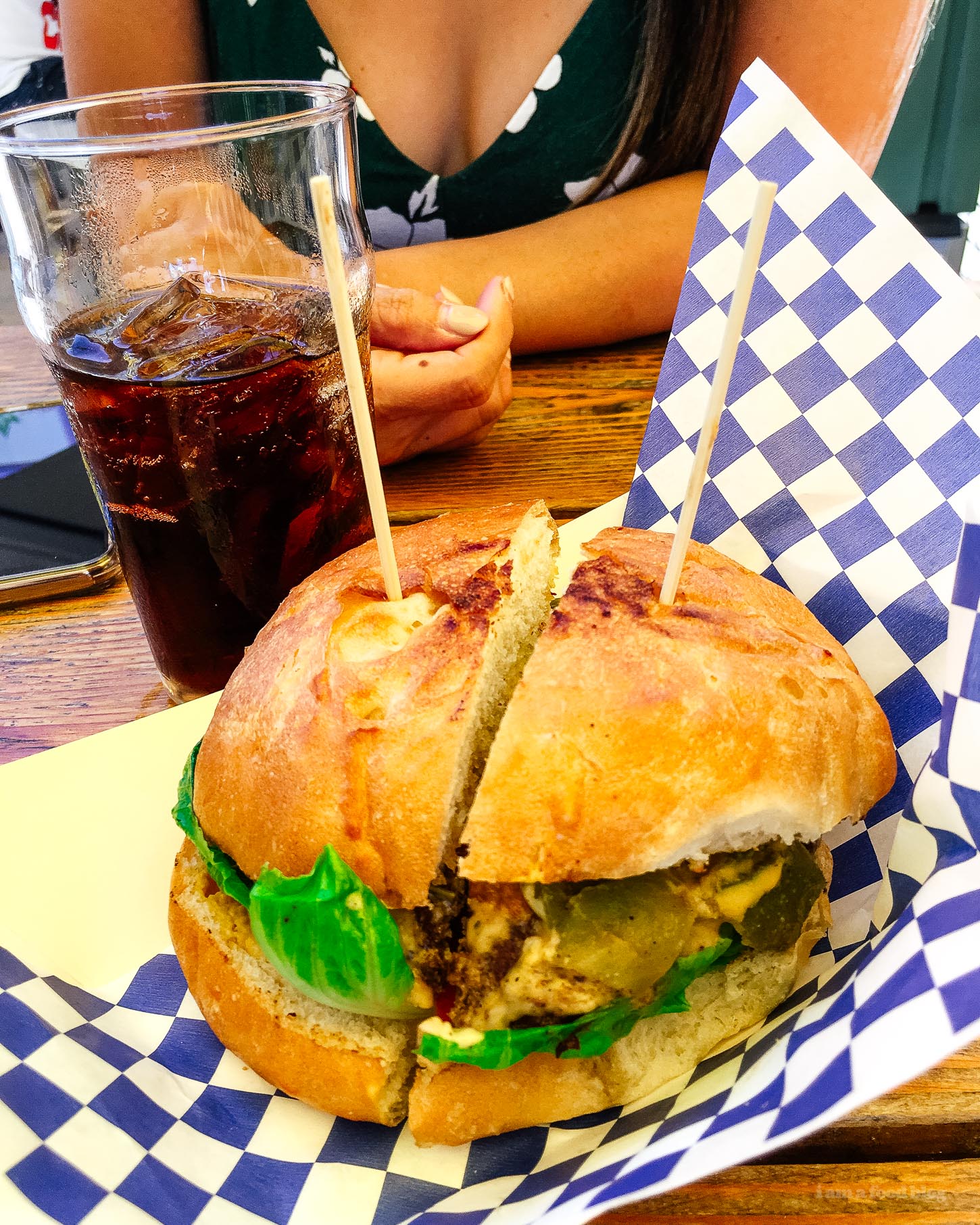 We went on the search for the best green chile cheeseburger in New Mexico #travel #newmexico #greenchile #greenchilecheeseburger #wheretoeat #wheretoeatnewmexico