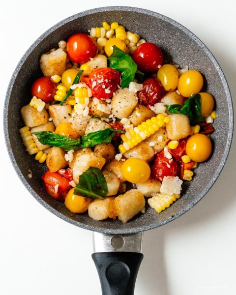 How to cook trader joe’s cauliflower gnocchi with sweet oven roasted tomatoes and corn with the best low carb gnocchi out there: cauliflower gnocchi. Super easy, light, tasty, and filling! #cauliflowergnocchi #traderjoes #cauliflowerrecipes #cauliflower #gnocchi #tomatoes #corn #recipes #dinnerrecipes #dinner
