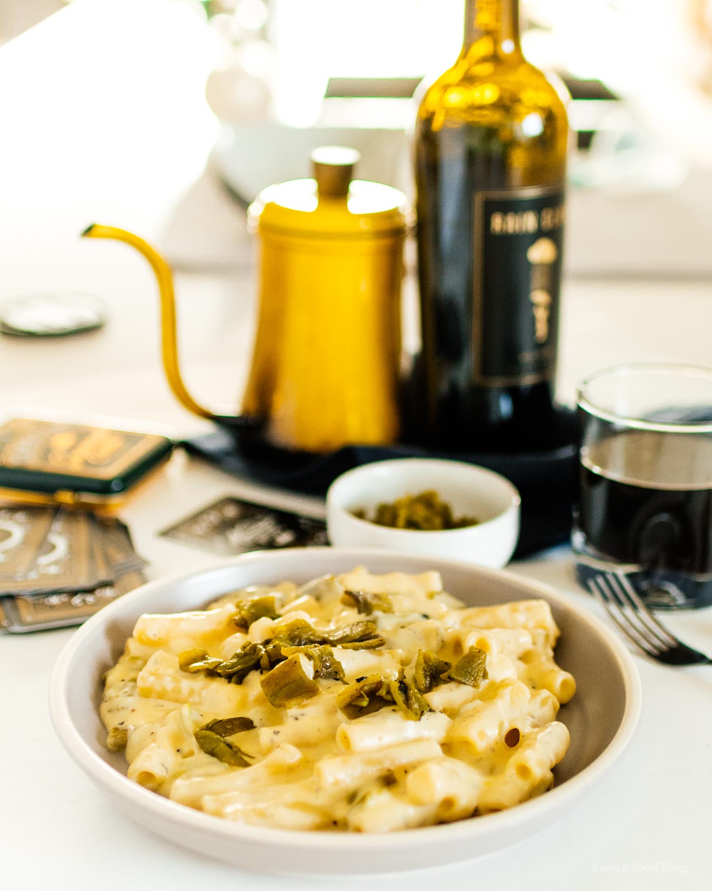 Creamy, spicy, comforting hatch green chile mac and cheese. Perfect for warming you up the coming fall days. #macandcheese #dinner #dinnerrecipes #cheese #comfort #comfortfood #hatchchile #greenchile