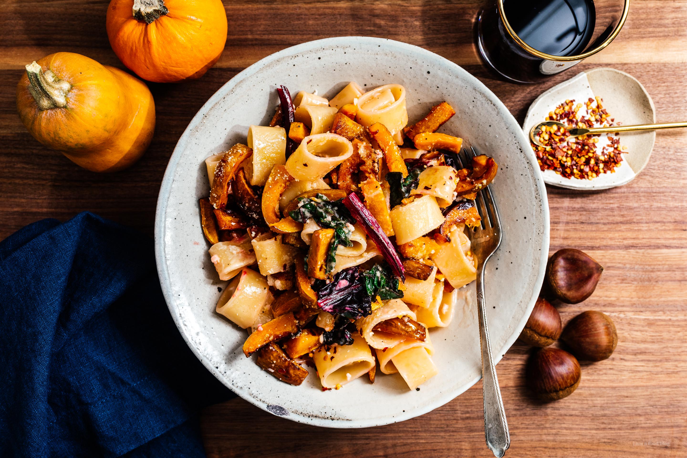 A warm and comforting bowl of fall pasta: pan roasted honeynut squash creamy garlicky noodles. #pasta #dinner #recipe #garlic #honeynutsquash #honeynut #squ