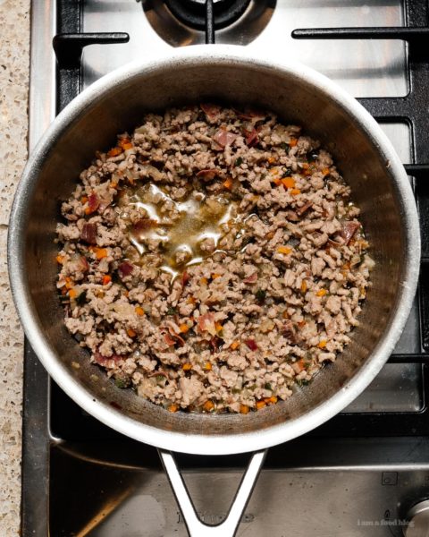 This easy ragu bolognese is perfect for weeknights. Your house will smell like the best Italian kitchens as all the stress from the day just falls away. #bolognese #pasta #weeknightitalian #easyrecipes | www.iamafoodblog.com
