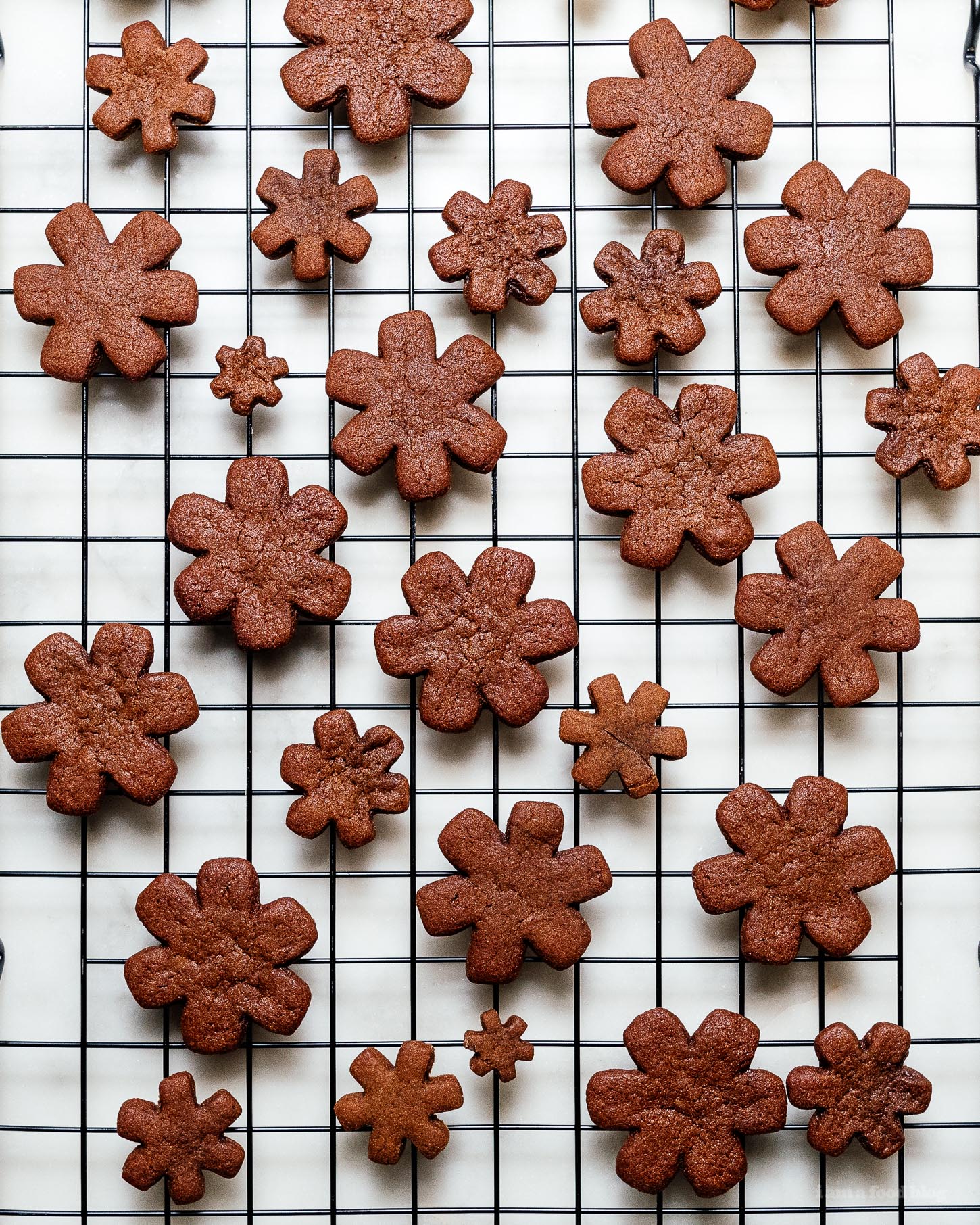 simple cut out gingerbread cookies #gingerbread #baking #cookies #recipe