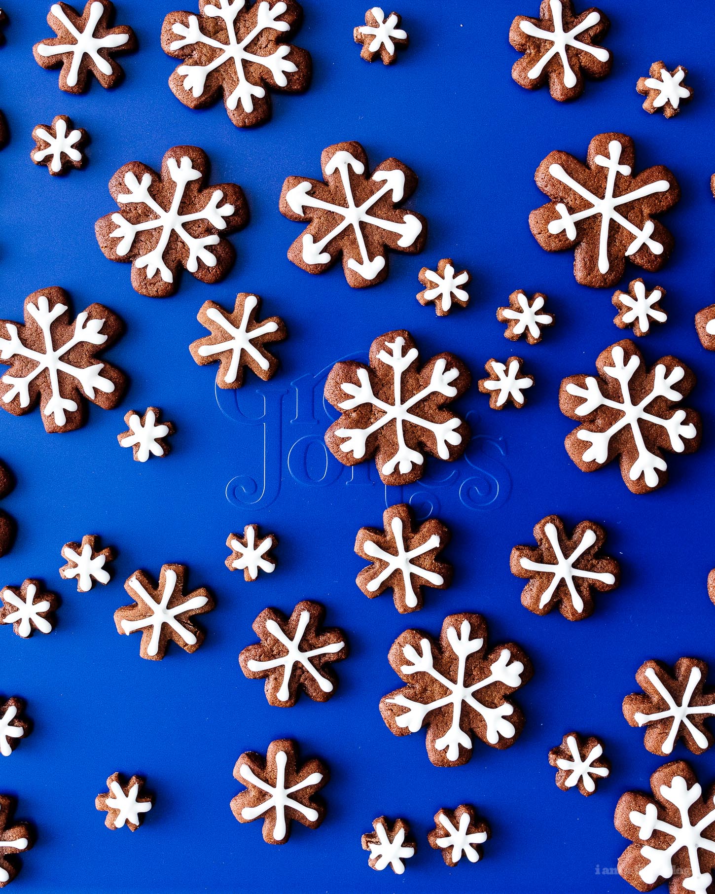 simple cut out gingerbread cookies #gingerbread #baking #cookies #recipe