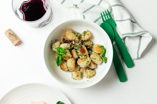 Pesto cauliflower gnocchi: low carb, healthy, and so so delicious #pesto #cauliflowergnocchi #traderjoesrecipes #recipes #tjs