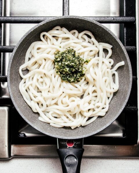 Everything Bagel Pesto Stir Fry Yaki Udon | www.iamafoodblog.com
