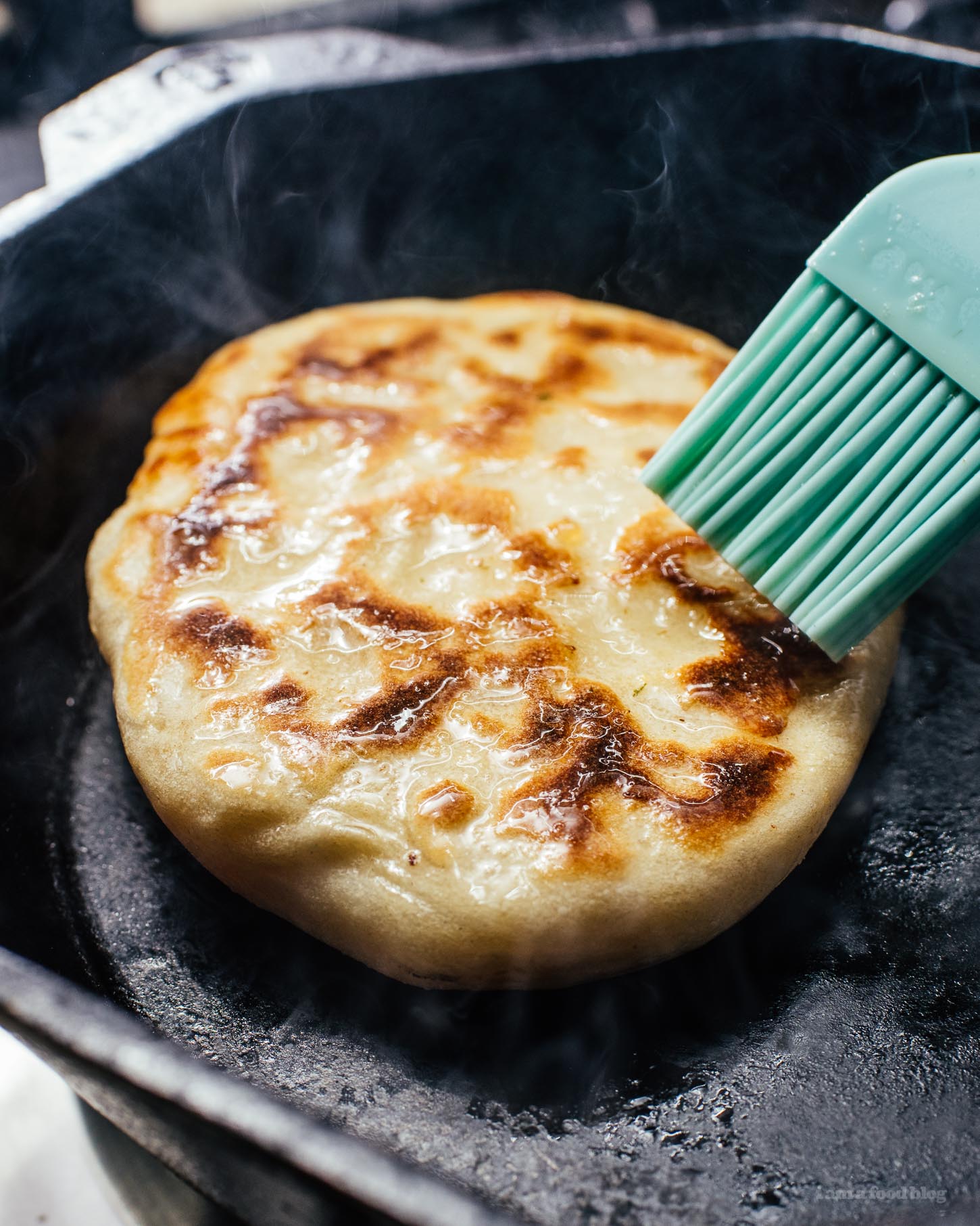 Pain naan au fromage sans levure |  www.iamafoodblog.com
