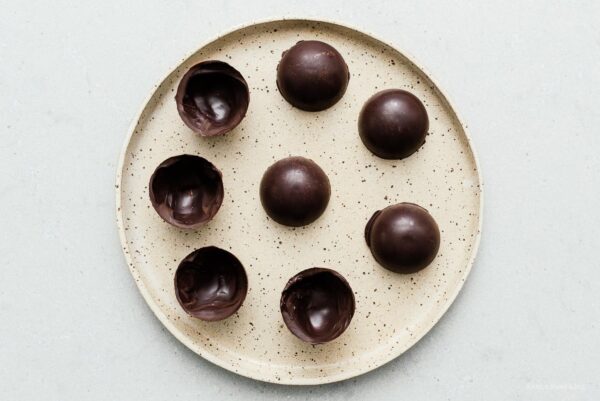 热巧克力炸弹的巧克力圆顶| www.www.cpxjq.com188金宝博地区限制
