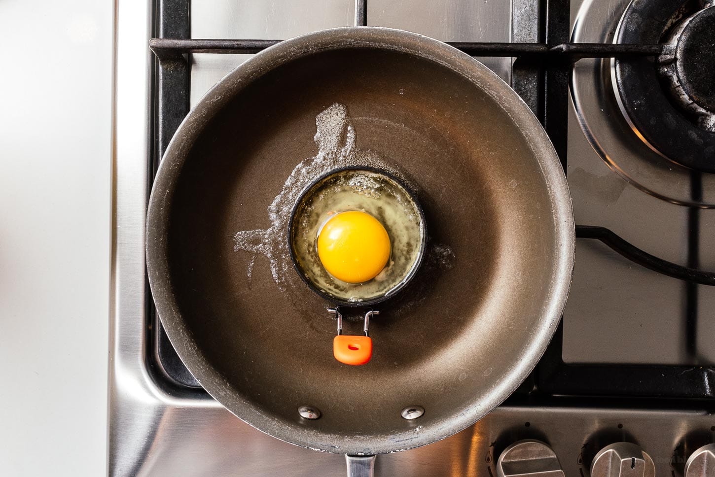 cook an egg in an egg ring |  www.iamafoodblog.com